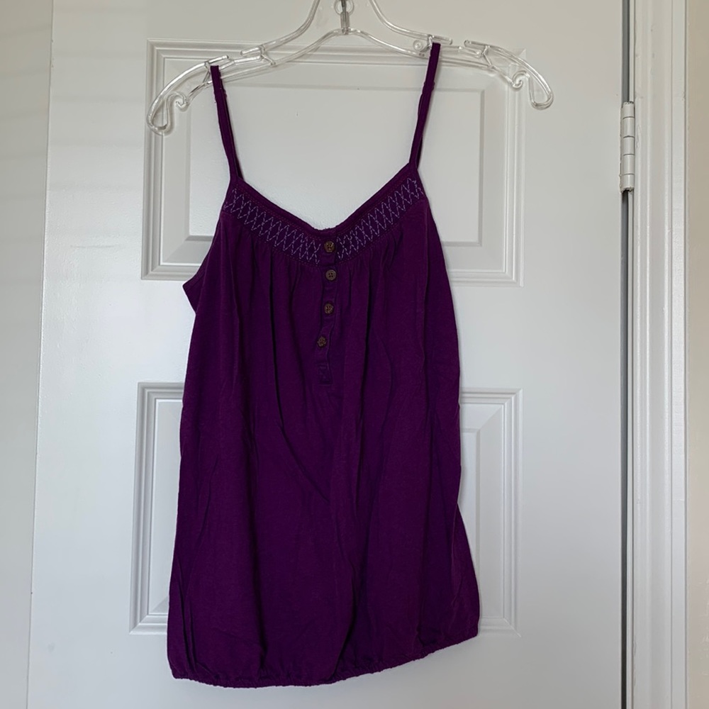 Lightly used Old Navy shirt. Size medium.
